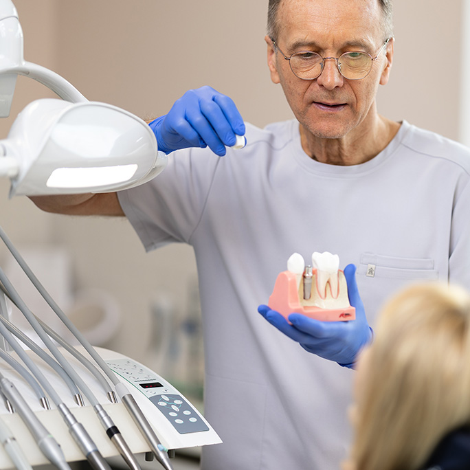 Dantų implantacija + laikinas protezas