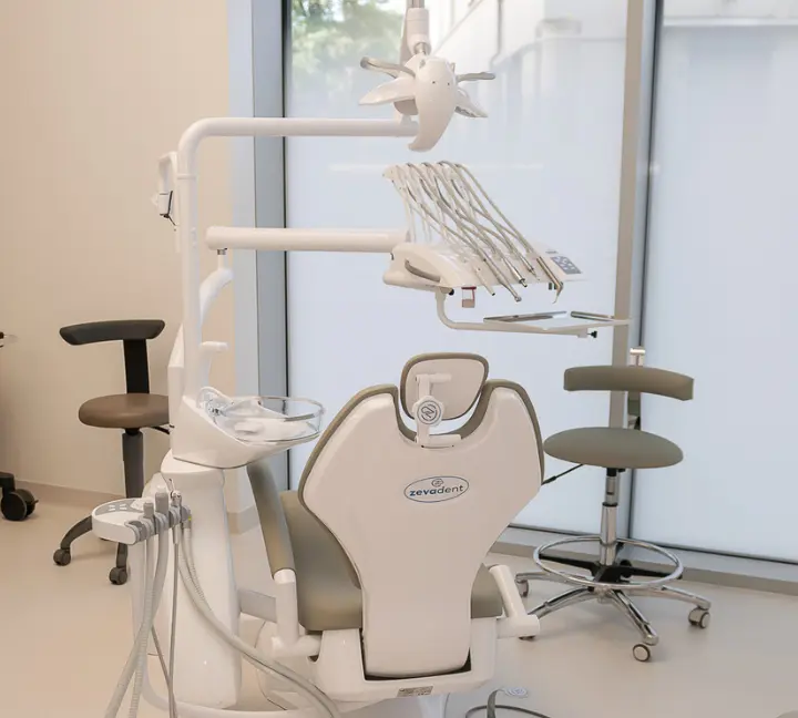 Sedacija ar narkozė odontologijoje: kuo skiriasi ir kada pasirenkamas dantų gydymas miegant?
